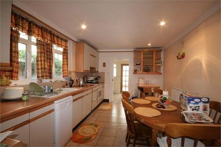 4 bedroom terraced house to rent - Photo 4