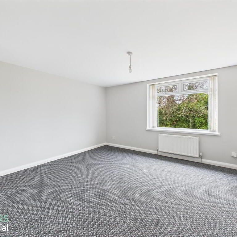 9a Dungoyne Park, Dundonald, Castlereagh, Belfast, BT16 2PL - Photo 1