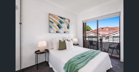 Waterfront Luxury Living – Sunlit 3 Bedroom Unit with Breath-taking Views - Photo 5