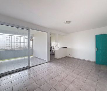 Location Appartement 2 pièces 41m² REMIRE MONTJOLY 97354 - Photo 3