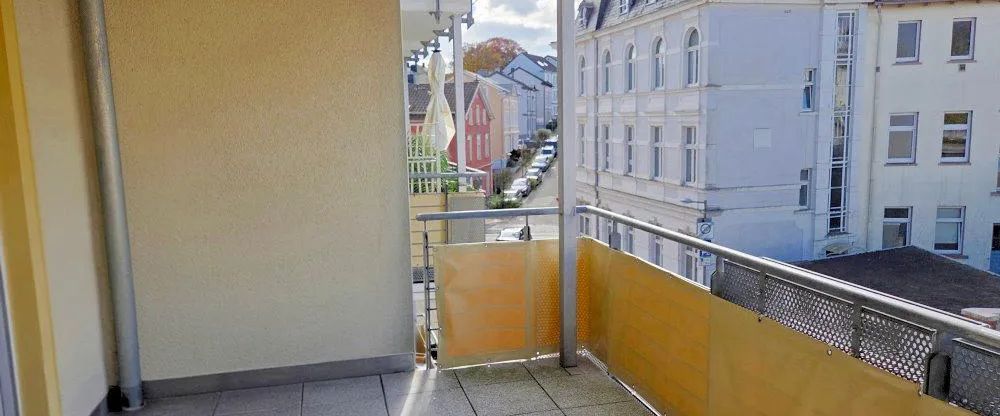 *** Modern, gepflegt und stadtzentral! 3-Zi-Whg mit Balkon + Carport *** - Photo 1