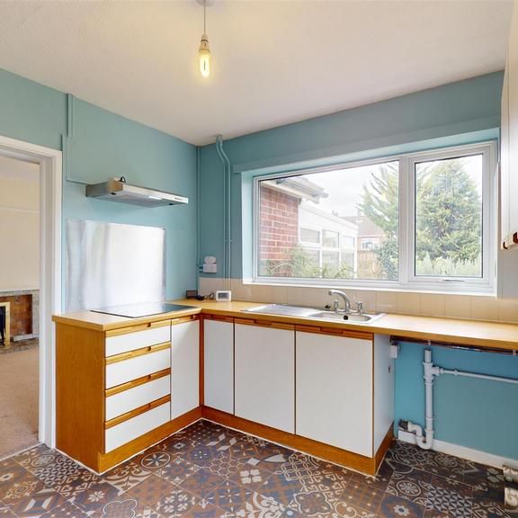 3 bedroom detached bungalow to rent - Photo 1