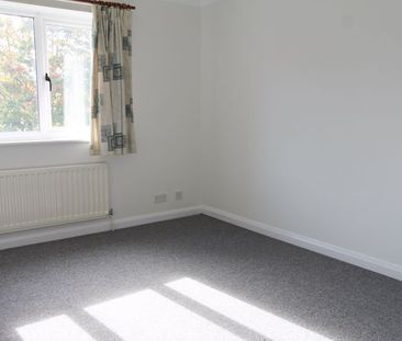 Lammas Close, Godalming, Surrey, GU7 - Photo 3