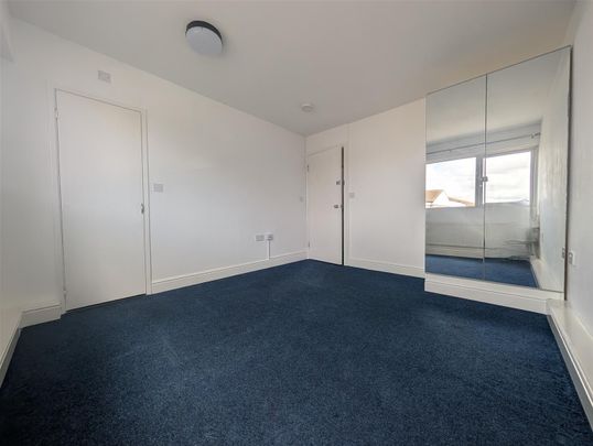 Humber Way, Slough - Photo 1