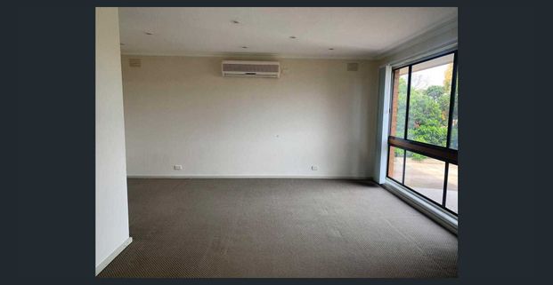 3 Bedroom house in the good location of Hoppers Crossing that is not to be missed !!! - Photo 1