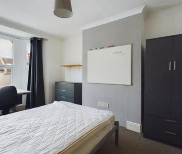 4 bedroom terraced house to rent - Photo 3