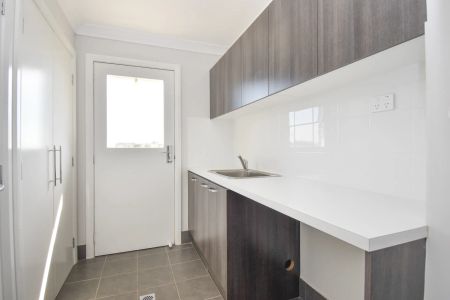 Family Home with Versatile Living Areas - Photo 3