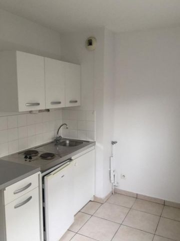 Appartement 1 pièces 28m2 MARSEILLE 5EME 586 euros - Photo 5