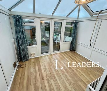 2 bedroom semi-detached house to rent - Photo 6