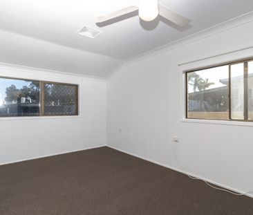 FRESHLY RENOVATED FAMILY HOME - Photo 2