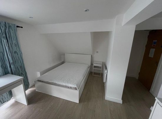 Studio to rent - Photo 1