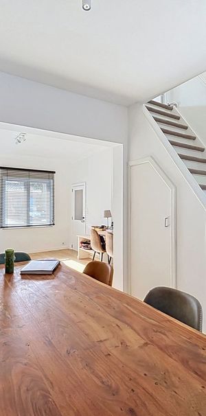 Huis te huur in Sint-Genesius-Rode voor € 1.490 met 1 slaapkamer - Photo 1