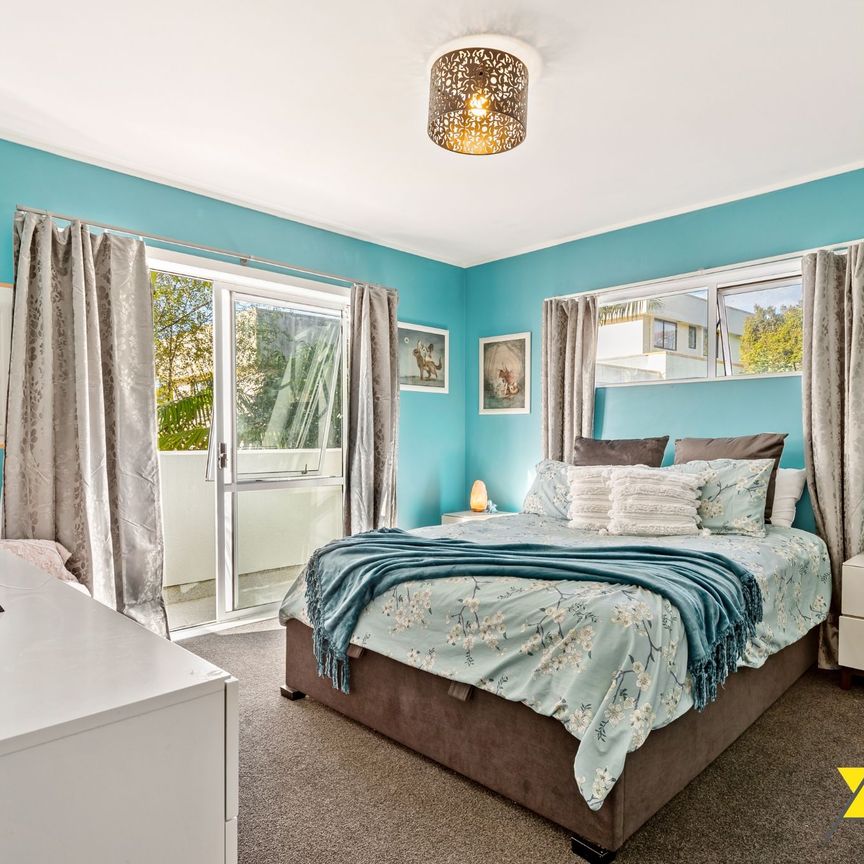 Three Bedrooms and One Bathroom in Glen Eden! CAT FRIENDLY! - Photo 1