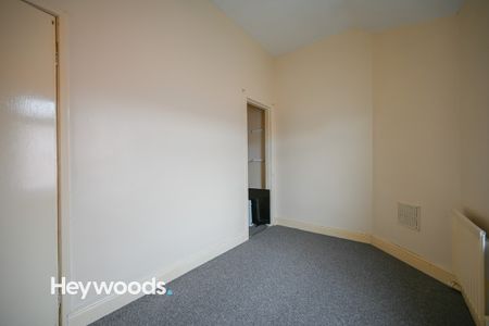 2 bed terraced house to rent in Hatrell Street, Newcastle-under-Lyme, Staffordshire - Photo 5