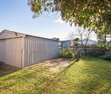 GREAT FAMILY HOME | PERFECT LOCATION | LARGE REAR GARDEN - Photo 6