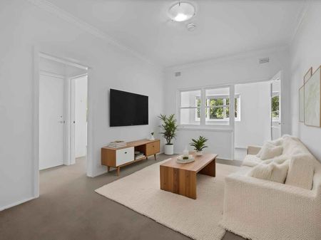 Paddington 1 Bedroom + Sunroom apartment in convenient location - Photo 4