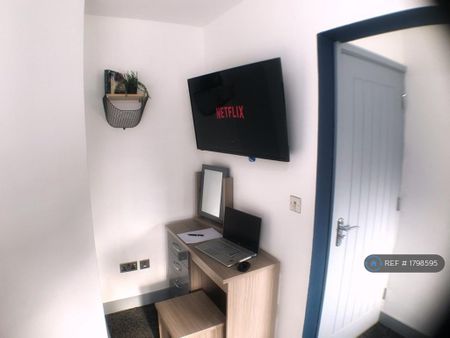 1 bedroom in a house share to rent - Photo 4