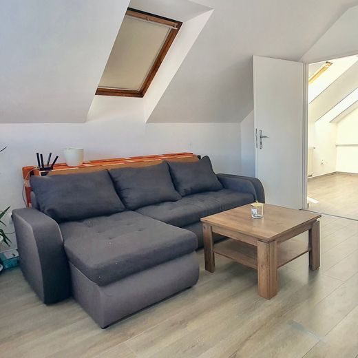 Prenájom 4-izbového bytu v rodinnom dome – voľný od 1.5.2026 - Photo 1