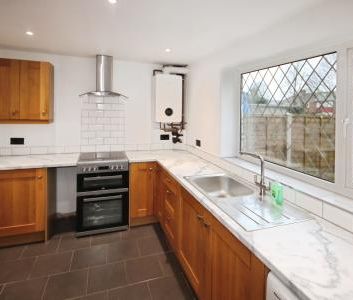 Waveney Grove, York, YO30 - Photo 4