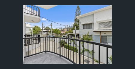 Beachside Bliss – Townhouse Living in the Heart of Miami - Photo 4