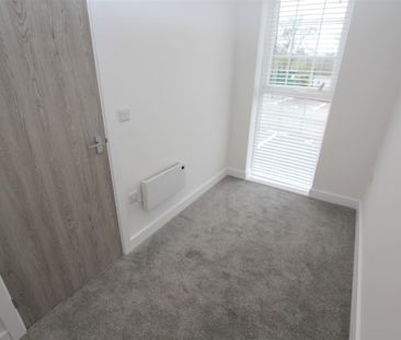 2 Bedroom Apartment, Ellesmere Port - Photo 4