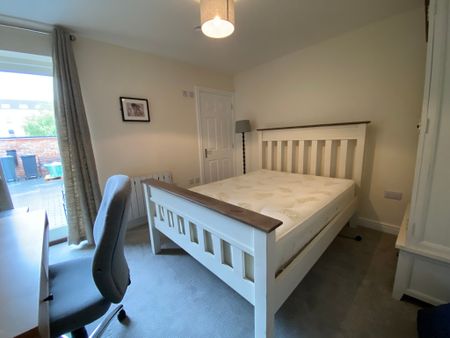 4 Bed Student Accommodation - Photo 3