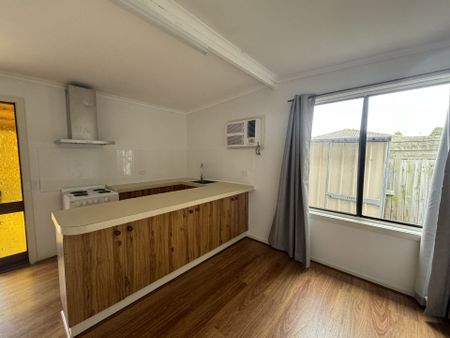 Charming 1-Bedroom House in Altona Meadows - WATER USUAGE BILL INCLUDED - Photo 5