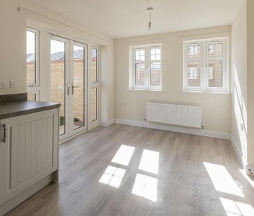 4 bedroom semi-detached house to rent - Photo 5