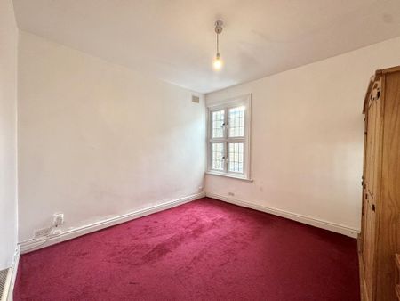 4 bedroom semi-detached house to rent - Photo 5