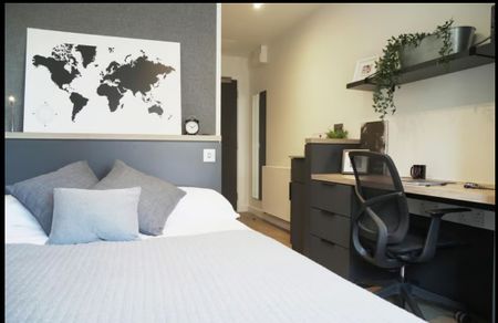 Room in a Shared Flat, Loampit Vale London, SE13 - Photo 5