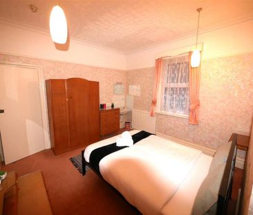 10 bedroom house to rent - Photo 3