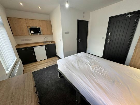 Flat to rent on - Photo 1