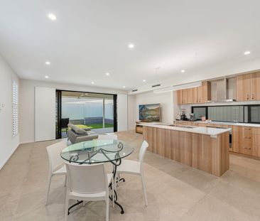 Modern Contemporary Home - Photo 2