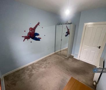 3 bedroom flat to rent - Photo 6