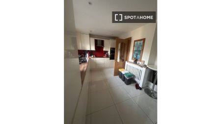 Room for rent in 3-bedroom house in Dublin, - Photo 4