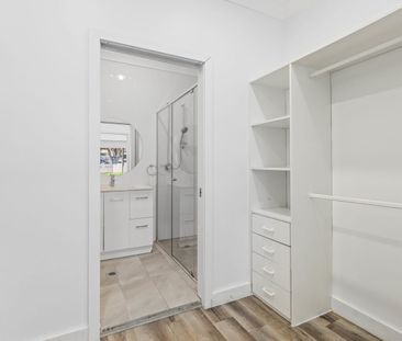 LARGE, FRESHLY PAINTED FOUR BEDROOM HOME IN PRIME LOCATION ! - Photo 4