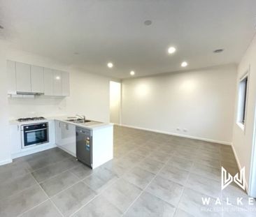 Modern Townhouse Living! - Photo 1