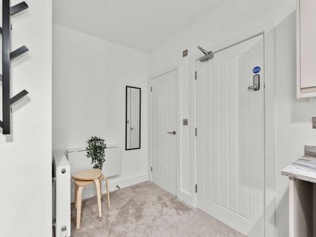 Studio 12 - Eastbourne Station Studio All bills Included Unit 2 - Photo 3