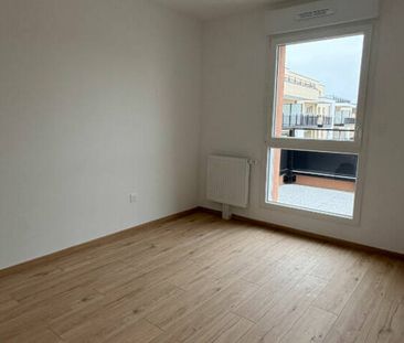 F2-proche METZ TECHNOPOLE - ARRET METTIS - PARKING EXTERIEUR - Photo 4