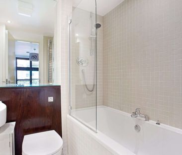 Well-located contemporary art deco style two bed apartment with sec... - Photo 1