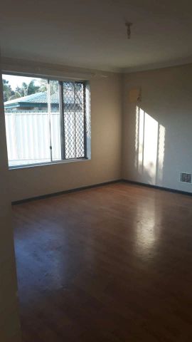 “Cozy, Spacious Home in Cul-de-sac. PETS ALLOWED. Top Location” - Photo 3