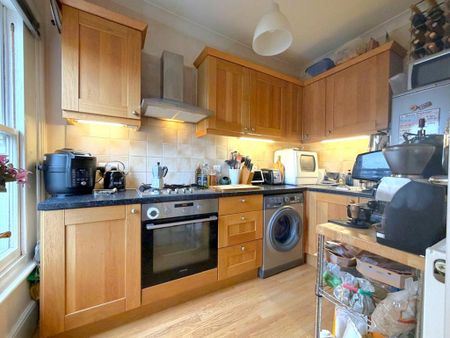 2 bedroom flat to rent - Photo 2