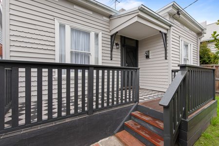 Luxury Living Awaits: Four Bedroom Home in Prime Armadale! - Photo 3