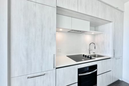 For Lease - 2 David Eyer Road Unit# 632, Richmond Hill, Ontario - Photo 2