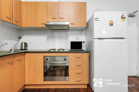 Fully furnished 2 bedroom apartment on Lonsdale Street! - Photo 5