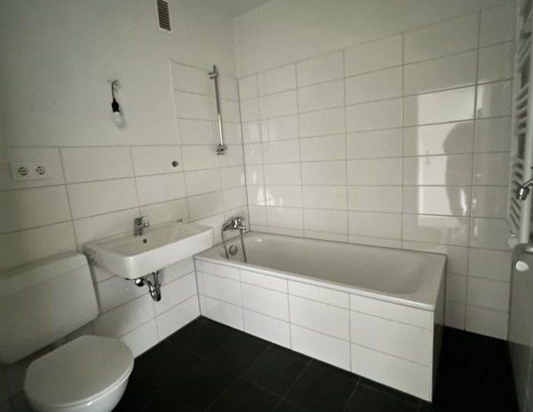 Bezugsfertige 3,5 Zimmer Wohnung Wohnung in ruhiger Lage! - Photo 1