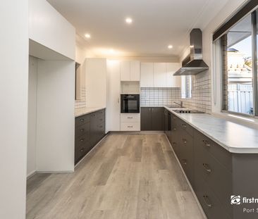 Ultimate water views - 4-bedroom home -includes studio/ granny flat! - Photo 5