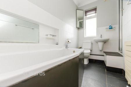 2 bedroom maisonette to rent - Photo 4