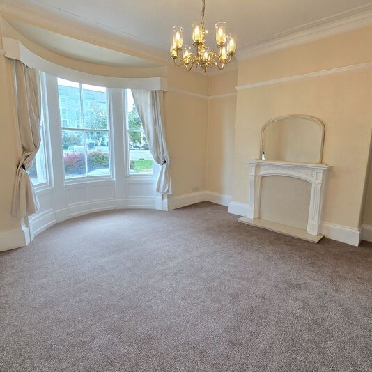 Flat 2, Albion Road, Scarborough - Photo 1