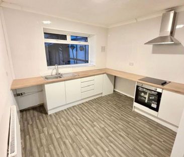 3 bedroom end of terrace house to rent - Photo 3